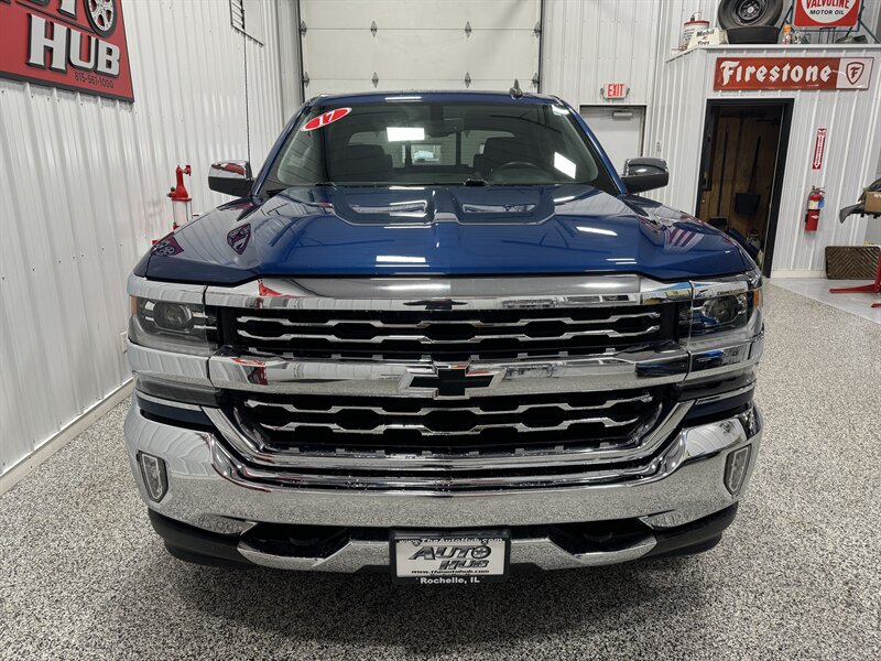 2017 Chevrolet Silverado 1500 LTZ   - Photo 3 - Rochelle, IL 61068