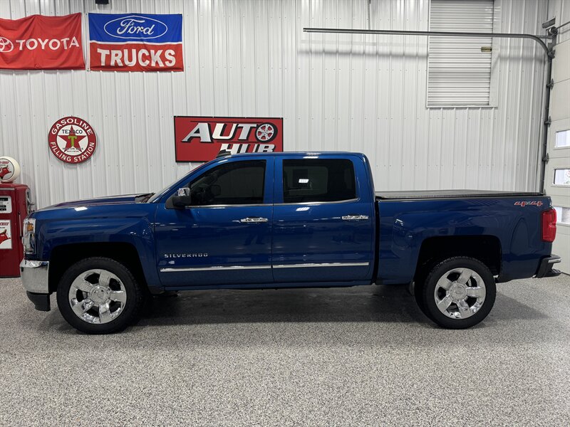 2017 Chevrolet Silverado 1500 LTZ   - Photo 2 - Rochelle, IL 61068