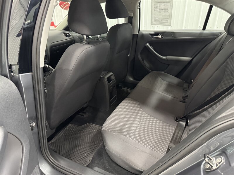 2012 Volkswagen Jetta   - Photo 9 - Rochelle, IL 61068