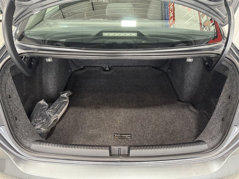 2012 Volkswagen Jetta   - Photo 13 - Rochelle, IL 61068