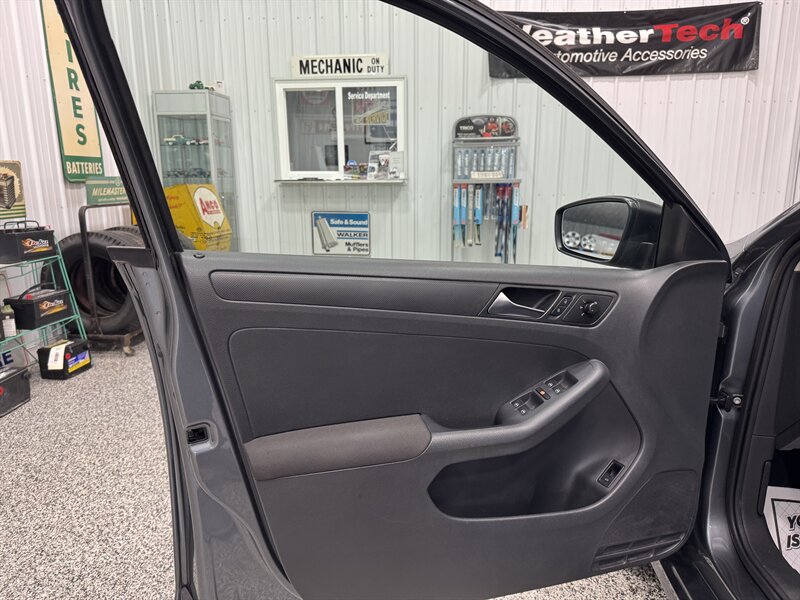 2012 Volkswagen Jetta   - Photo 19 - Rochelle, IL 61068