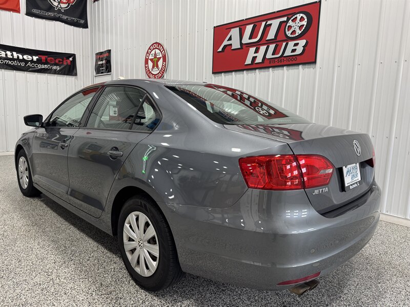2012 Volkswagen Jetta   - Photo 17 - Rochelle, IL 61068