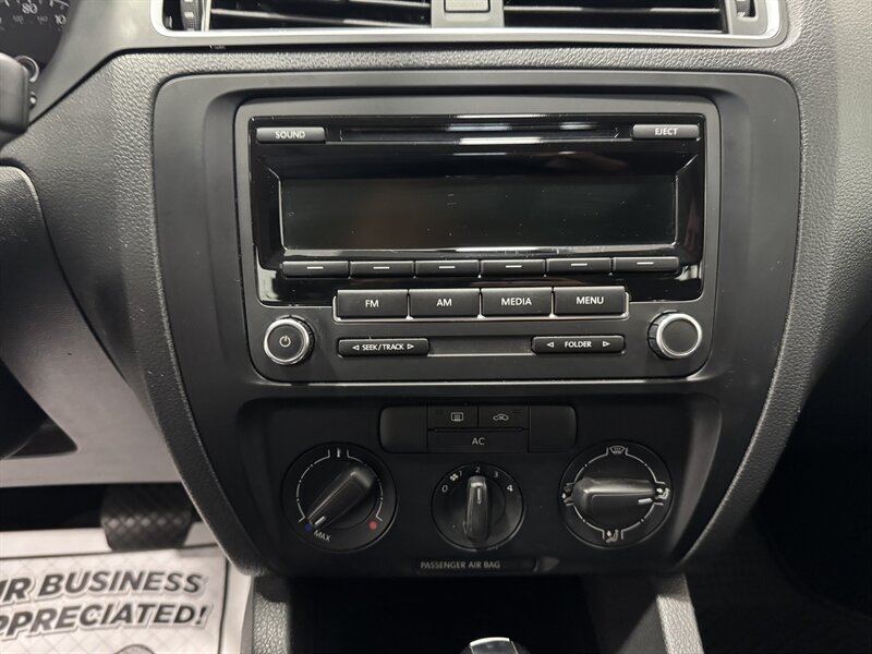 2012 Volkswagen Jetta   - Photo 8 - Rochelle, IL 61068