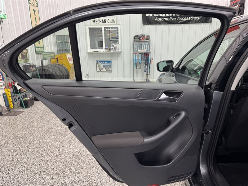 2012 Volkswagen Jetta   - Photo 20 - Rochelle, IL 61068