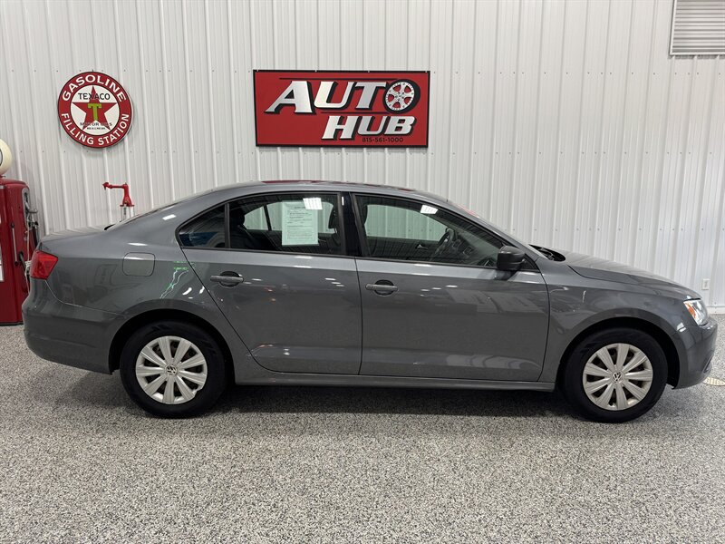 2012 Volkswagen Jetta   - Photo 3 - Rochelle, IL 61068