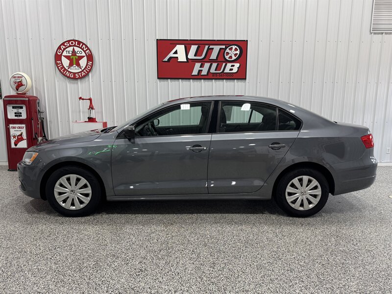 2012 Volkswagen Jetta   - Photo 1 - Rochelle, IL 61068