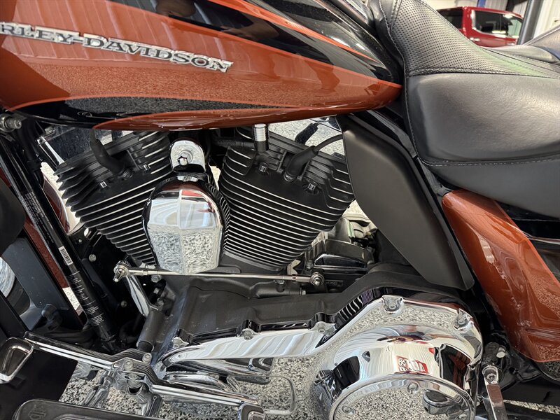 2015 Harley-Davidson Road Glide Ultra Screamin' Eagle Edition - Photo 5 - Rochelle, IL 61068