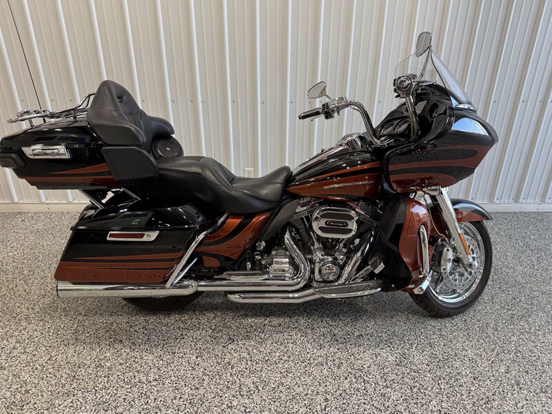 2015 Harley-Davidson Road Glide Ultra Screamin' Eagle Edition - Photo 3 - Rochelle, IL 61068