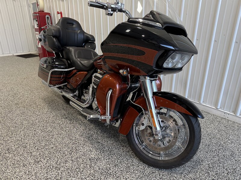 2015 Harley-Davidson Road Glide Ultra Screamin' Eagle Edition - Photo 1 - Rochelle, IL 61068