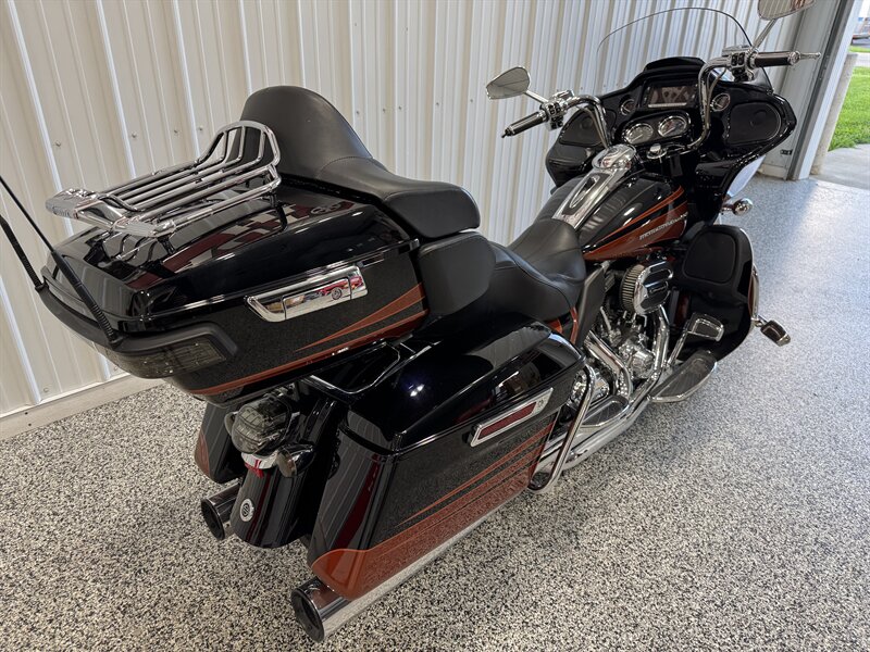 2015 Harley-Davidson Road Glide Ultra Screamin' Eagle Edition - Photo 2 - Rochelle, IL 61068