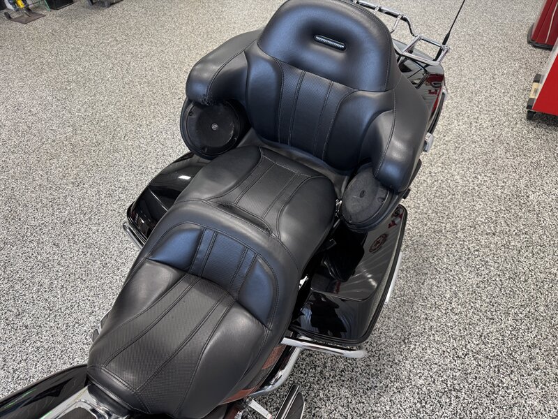 2015 Harley-Davidson Road Glide Ultra Screamin' Eagle Edition - Photo 10 - Rochelle, IL 61068