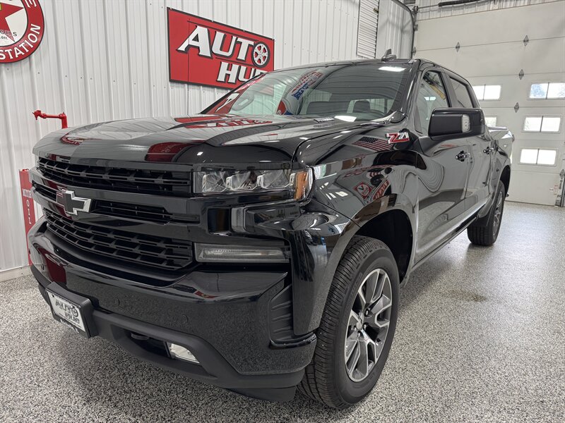 2020 Chevrolet Silverado 1500 RST - Photo 2 - Rochelle, IL 61068