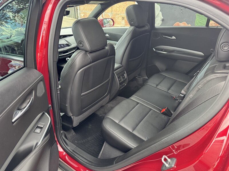 2020 Cadillac XT4 Premium Luxury - Photo 13 - Rochelle, IL 61068