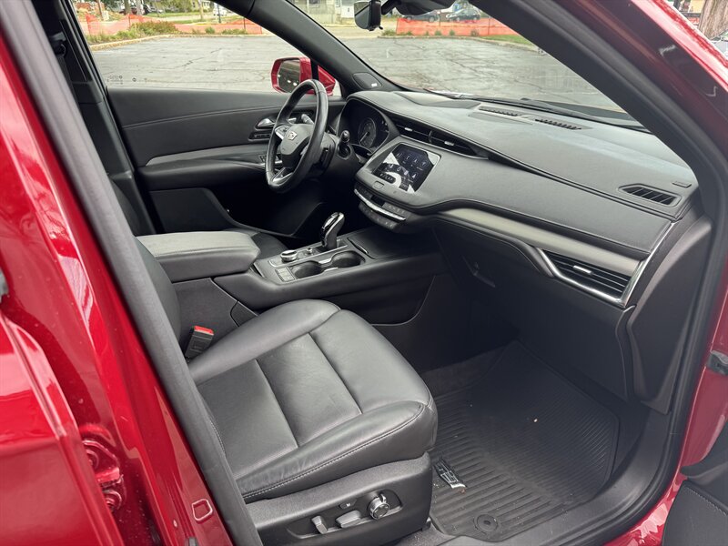 2020 Cadillac XT4 Premium Luxury - Photo 15 - Rochelle, IL 61068