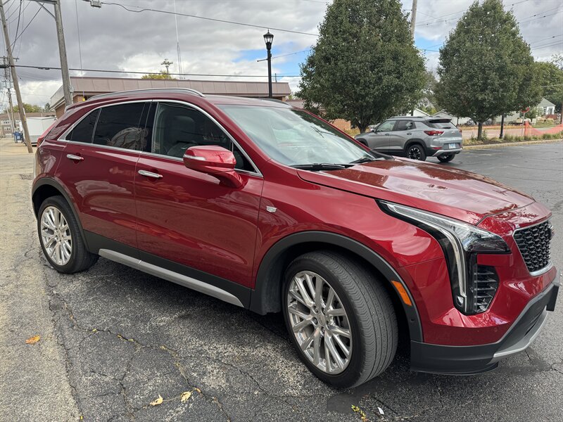 2020 Cadillac XT4 Premium Luxury - Photo 2 - Rochelle, IL 61068