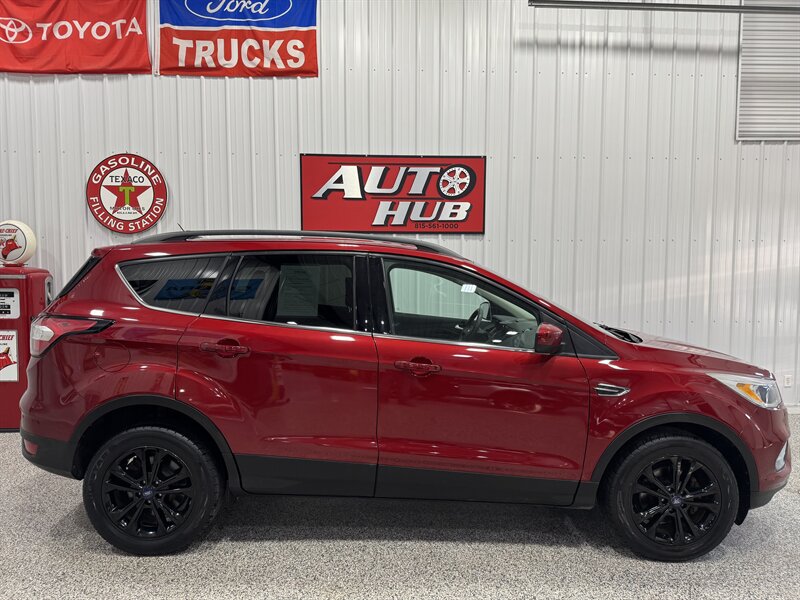 2018 Ford Escape SE   - Photo 4 - Rochelle, IL 61068