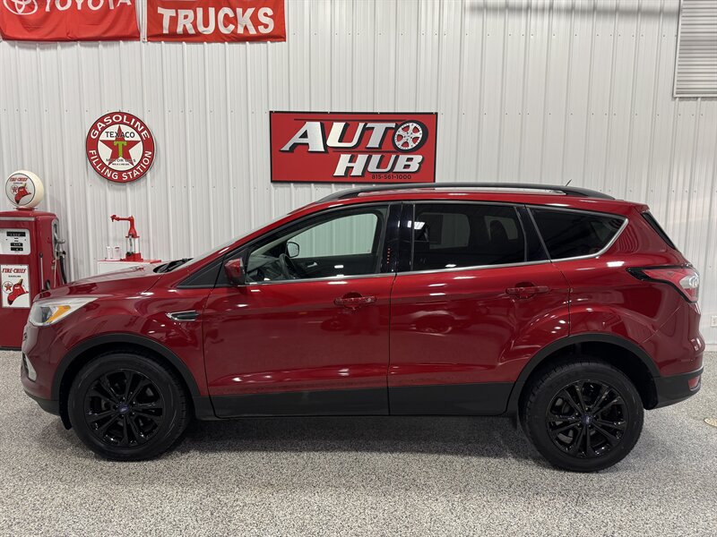 2018 Ford Escape SE   - Photo 2 - Rochelle, IL 61068