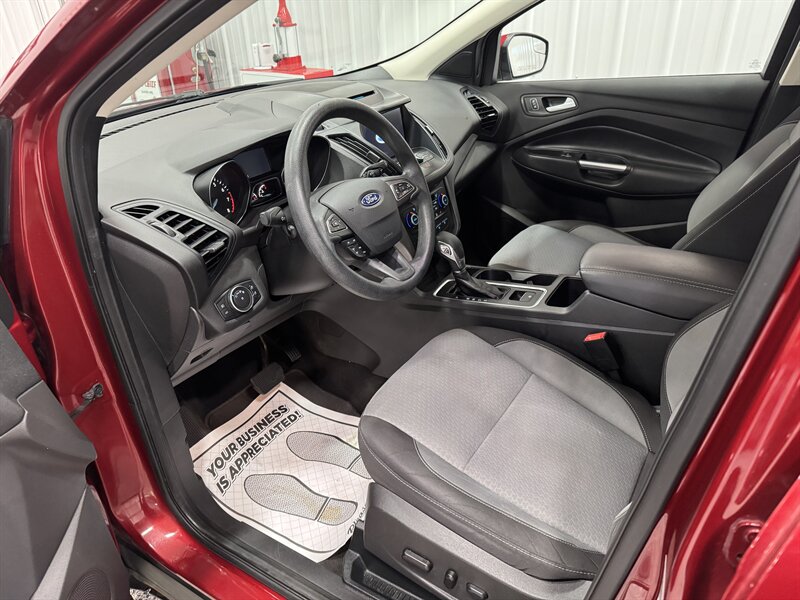 2018 Ford Escape SE   - Photo 10 - Rochelle, IL 61068