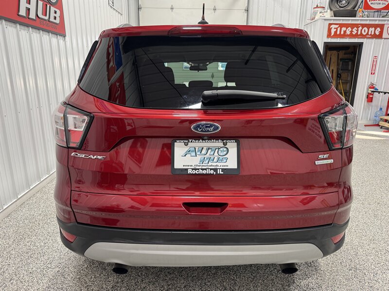 2018 Ford Escape SE   - Photo 8 - Rochelle, IL 61068