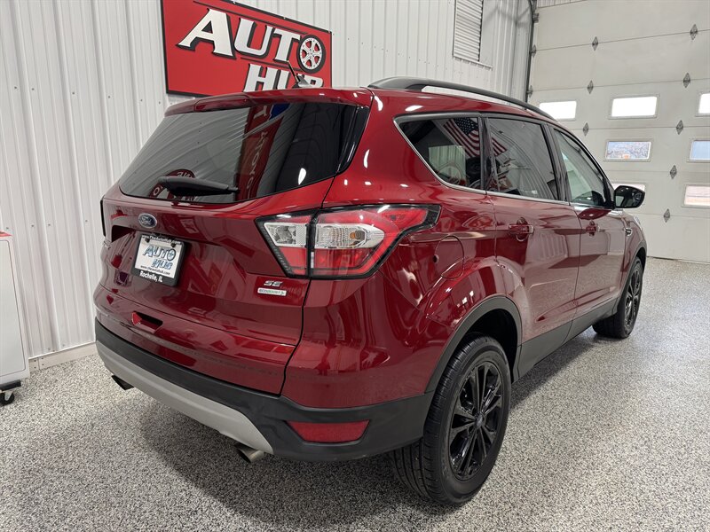 2018 Ford Escape SE   - Photo 6 - Rochelle, IL 61068