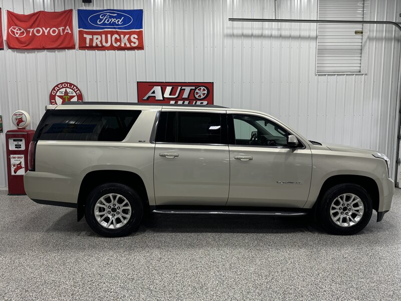 2017 GMC Yukon SLT  XL - Photo 5 - Rochelle, IL 61068