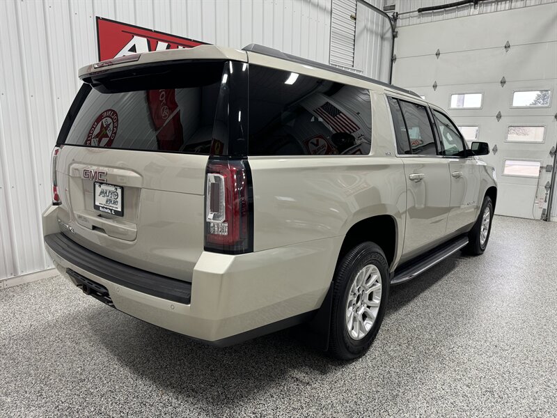 2017 GMC Yukon SLT  XL - Photo 6 - Rochelle, IL 61068