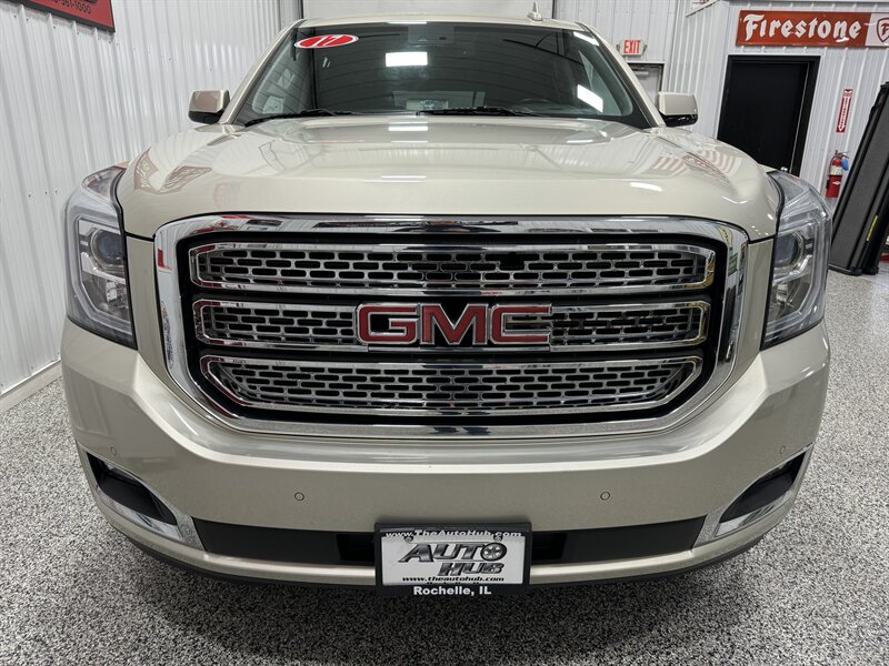 2017 GMC Yukon SLT  XL - Photo 4 - Rochelle, IL 61068