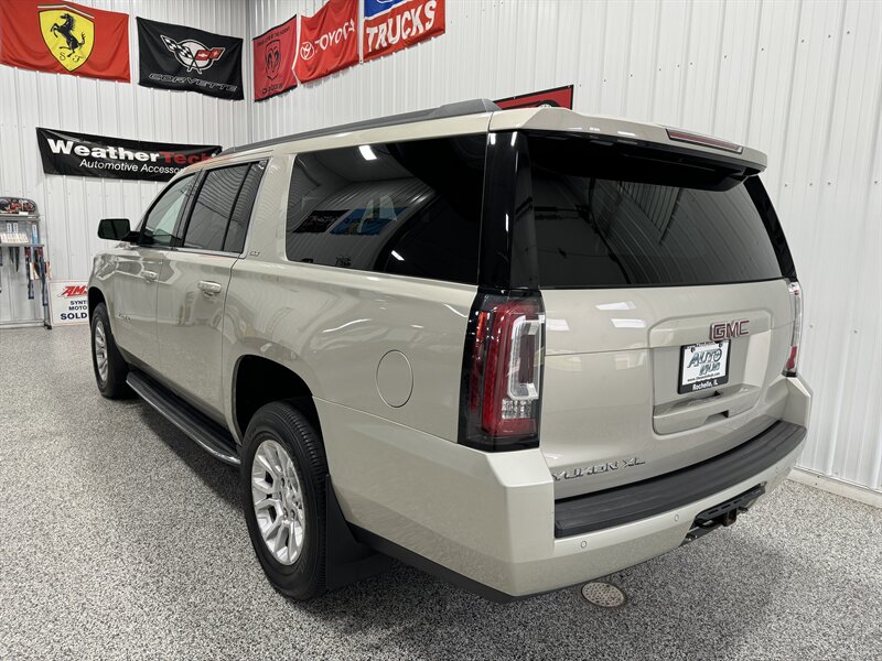 2017 GMC Yukon SLT  XL - Photo 3 - Rochelle, IL 61068