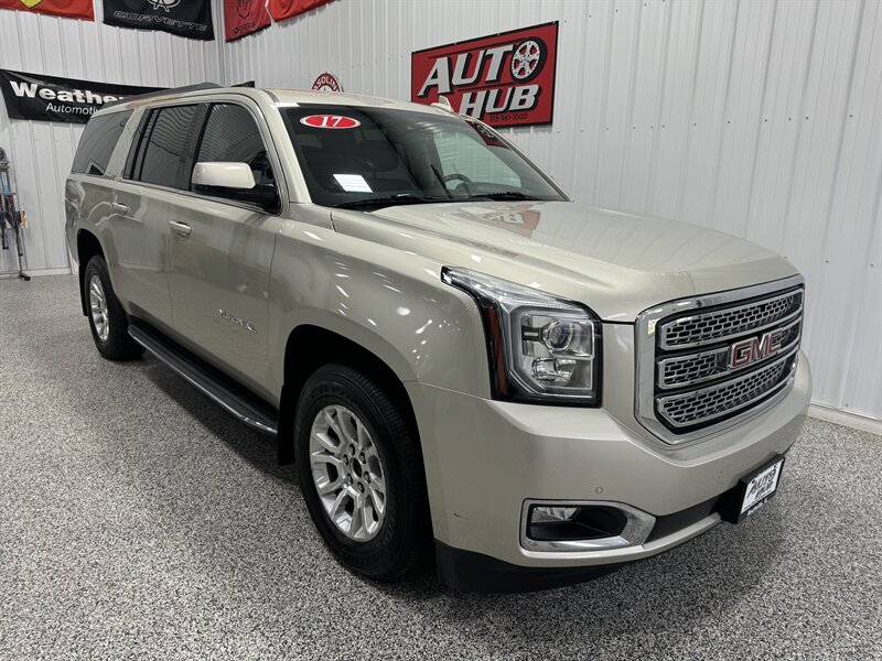 2017 GMC Yukon SLT  XL - Photo 7 - Rochelle, IL 61068