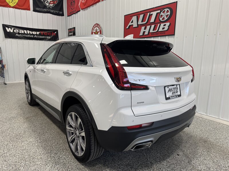 2020 Cadillac XT4 Premium Luxury   - Photo 3 - Rochelle, IL 61068