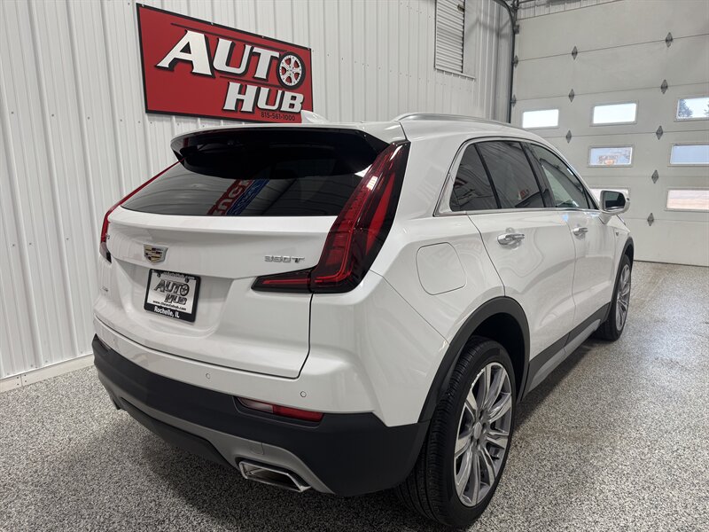 2020 Cadillac XT4 Premium Luxury   - Photo 6 - Rochelle, IL 61068