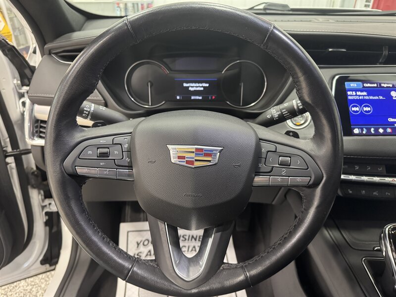 2020 Cadillac XT4 Premium Luxury   - Photo 14 - Rochelle, IL 61068