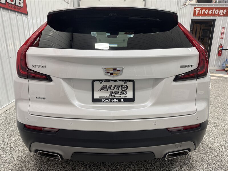 2020 Cadillac XT4 Premium Luxury   - Photo 8 - Rochelle, IL 61068