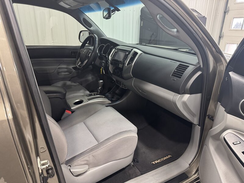 2014 Toyota Tacoma V6   - Photo 17 - Rochelle, IL 61068