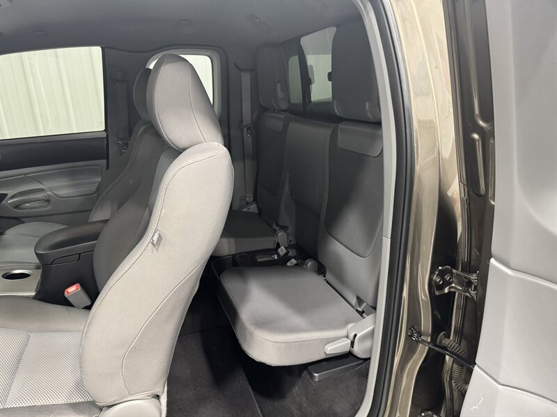 2014 Toyota Tacoma V6   - Photo 14 - Rochelle, IL 61068