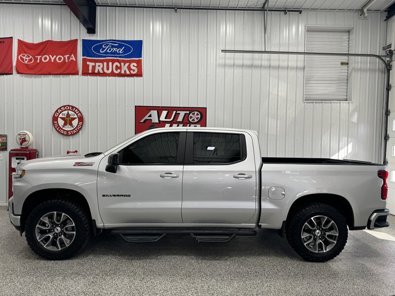 2021 Chevrolet Silverado 1500 RST   - Photo 2 - Rochelle, IL 61068