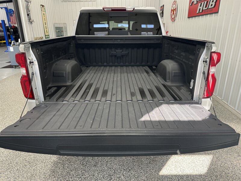 2021 Chevrolet Silverado 1500 RST   - Photo 9 - Rochelle, IL 61068