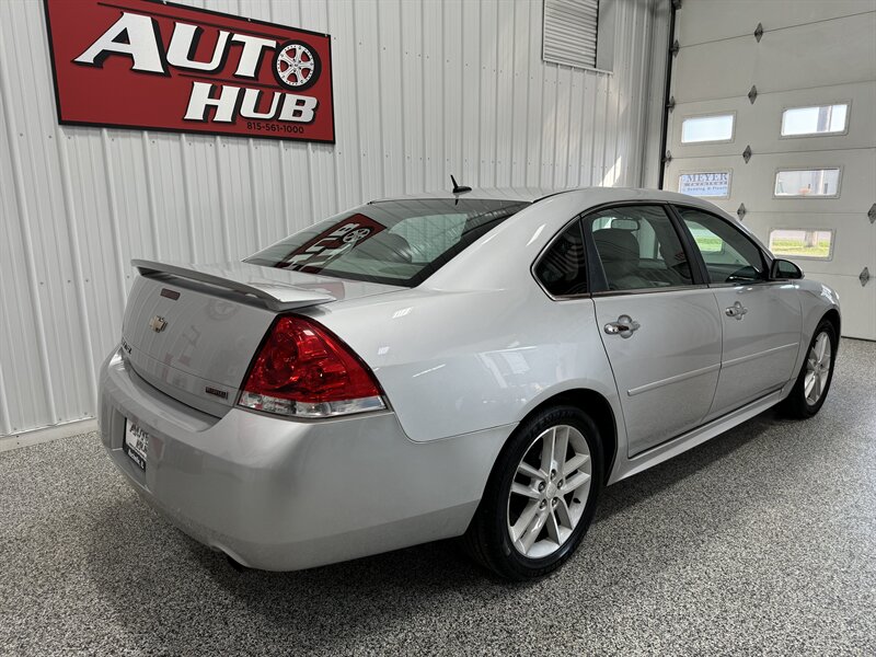 2012 Chevrolet Impala LTZ   - Photo 7 - Rochelle, IL 61068