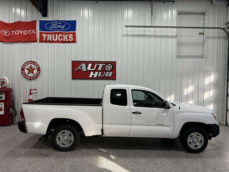 2014 Toyota Tacoma   - Photo 6 - Rochelle, IL 61068