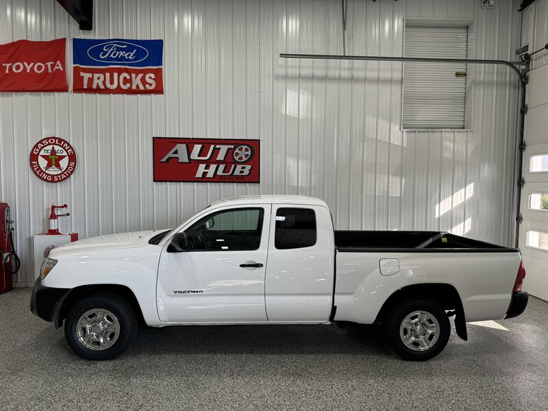 2014 Toyota Tacoma   - Photo 2 - Rochelle, IL 61068