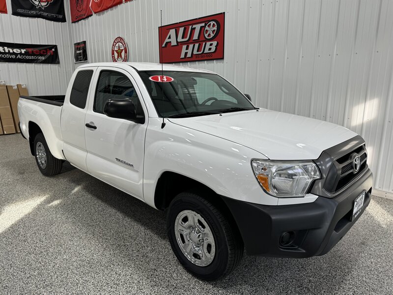 2014 Toyota Tacoma   - Photo 8 - Rochelle, IL 61068