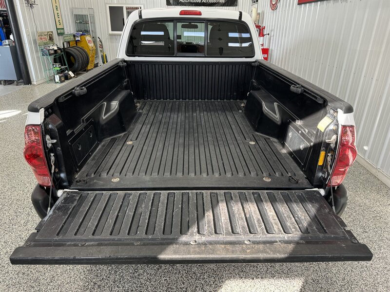 2014 Toyota Tacoma   - Photo 9 - Rochelle, IL 61068