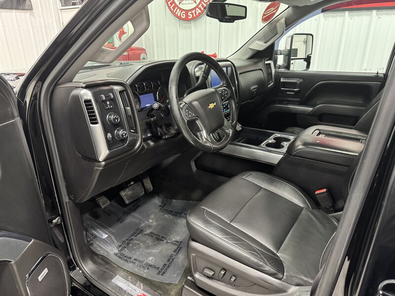 2016 Chevrolet Silverado 2500HD LTZ   - Photo 9 - Rochelle, IL 61068