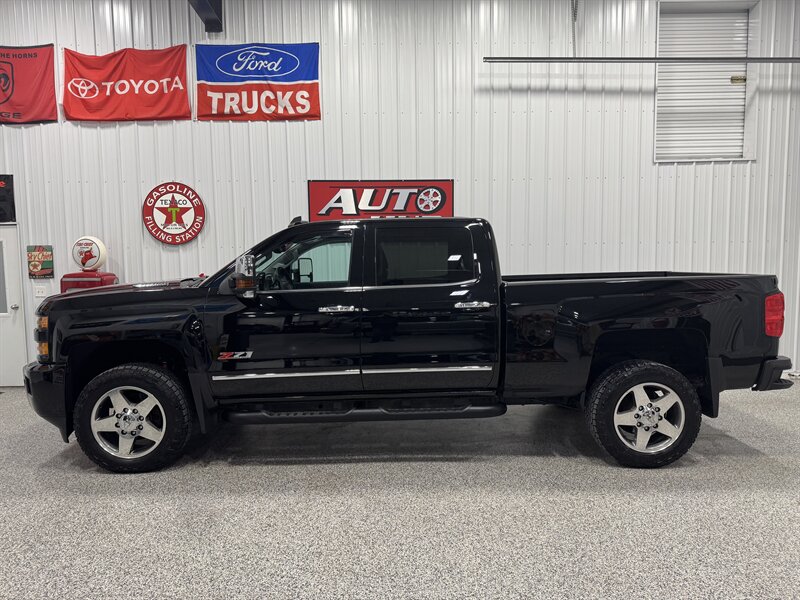 2016 Chevrolet Silverado 2500HD LTZ   - Photo 2 - Rochelle, IL 61068