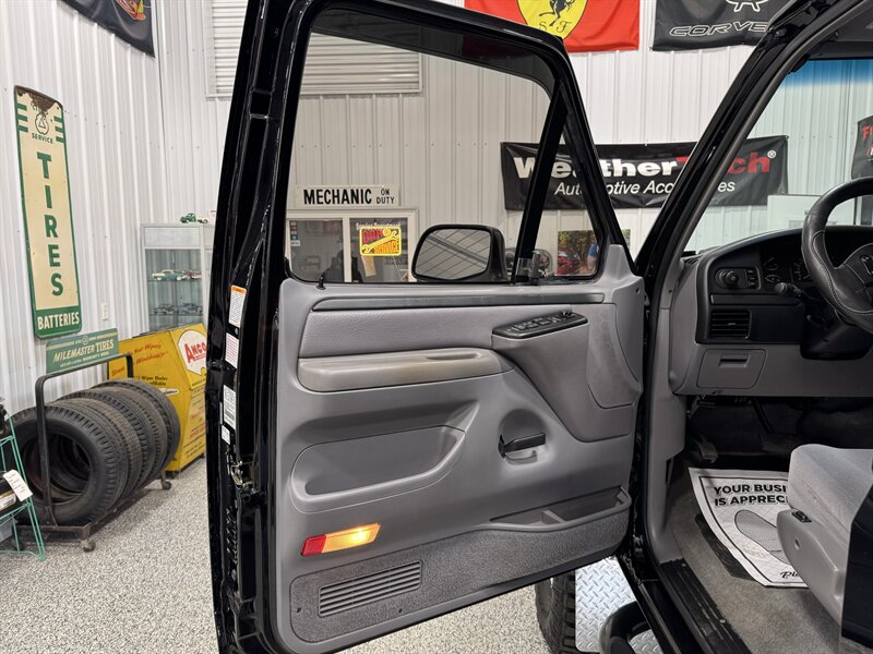 1997 Ford F-350 XL 4dr XL   - Photo 33 - Rochelle, IL 61068