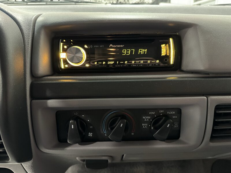 1997 Ford F-350 XL 4dr XL   - Photo 8 - Rochelle, IL 61068