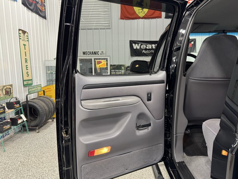 1997 Ford F-350 XL 4dr XL   - Photo 34 - Rochelle, IL 61068