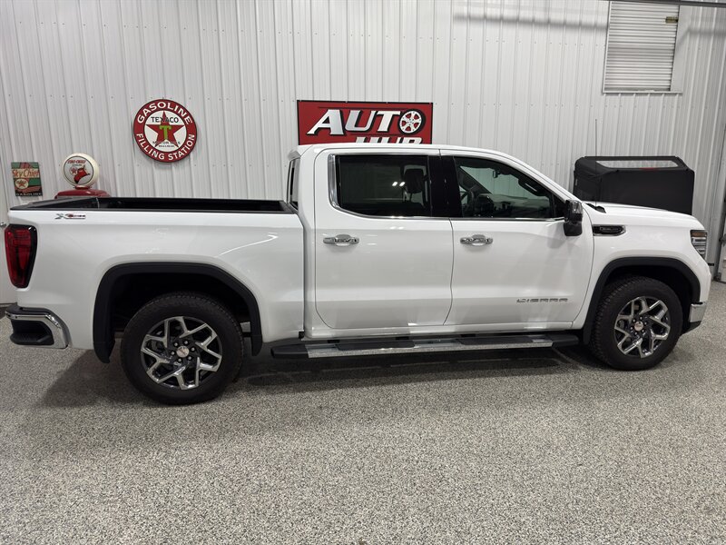 2025 GMC Sierra 1500 SLT X31 Off Road Pkg - Photo 20 - Rochelle, IL 61068