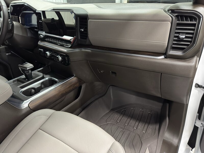 2025 GMC Sierra 1500 SLT X31 Off Road Pkg - Photo 25 - Rochelle, IL 61068