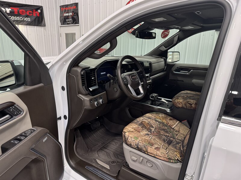 2025 GMC Sierra 1500 SLT X31 Off Road Pkg - Photo 6 - Rochelle, IL 61068